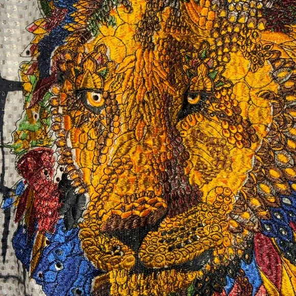 Robert Graham Abstract Black and White Shirt with Vibrant Lion Design - Picture 3 of 12